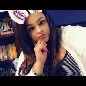 Meet your Posher, Nayeli